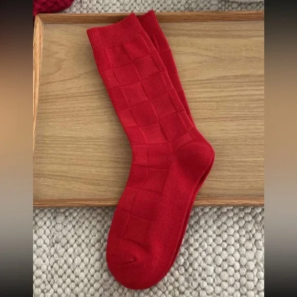 2 pairs of socks with different patterns - Picture 2 of 3